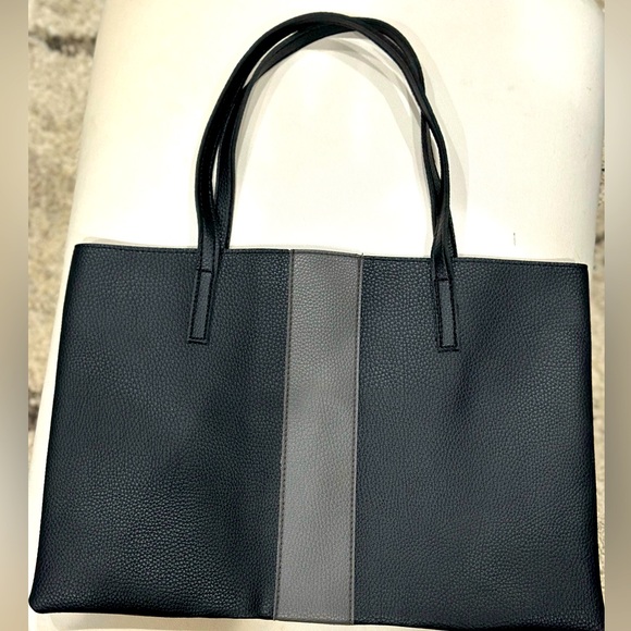 Vince Camuto Handbags - Vince Camuto leather tote